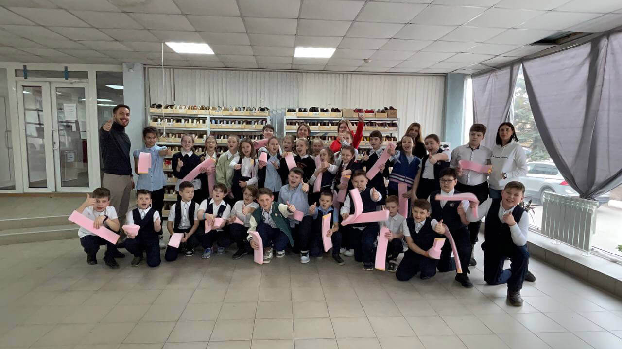 Экскурсия по фабрике для учащихся 4 «И» класса СОШ №1 Экскурсия по фабрике для учащихся 4 «И» класса СОШ №1